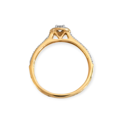 A393/40 - Pierścionek złoty z diamentami